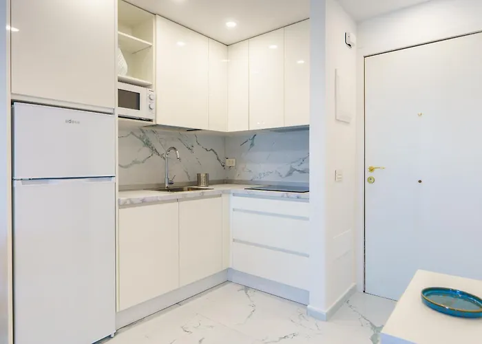 Suntower - Seaviews & Pool - Next To 아파트 *